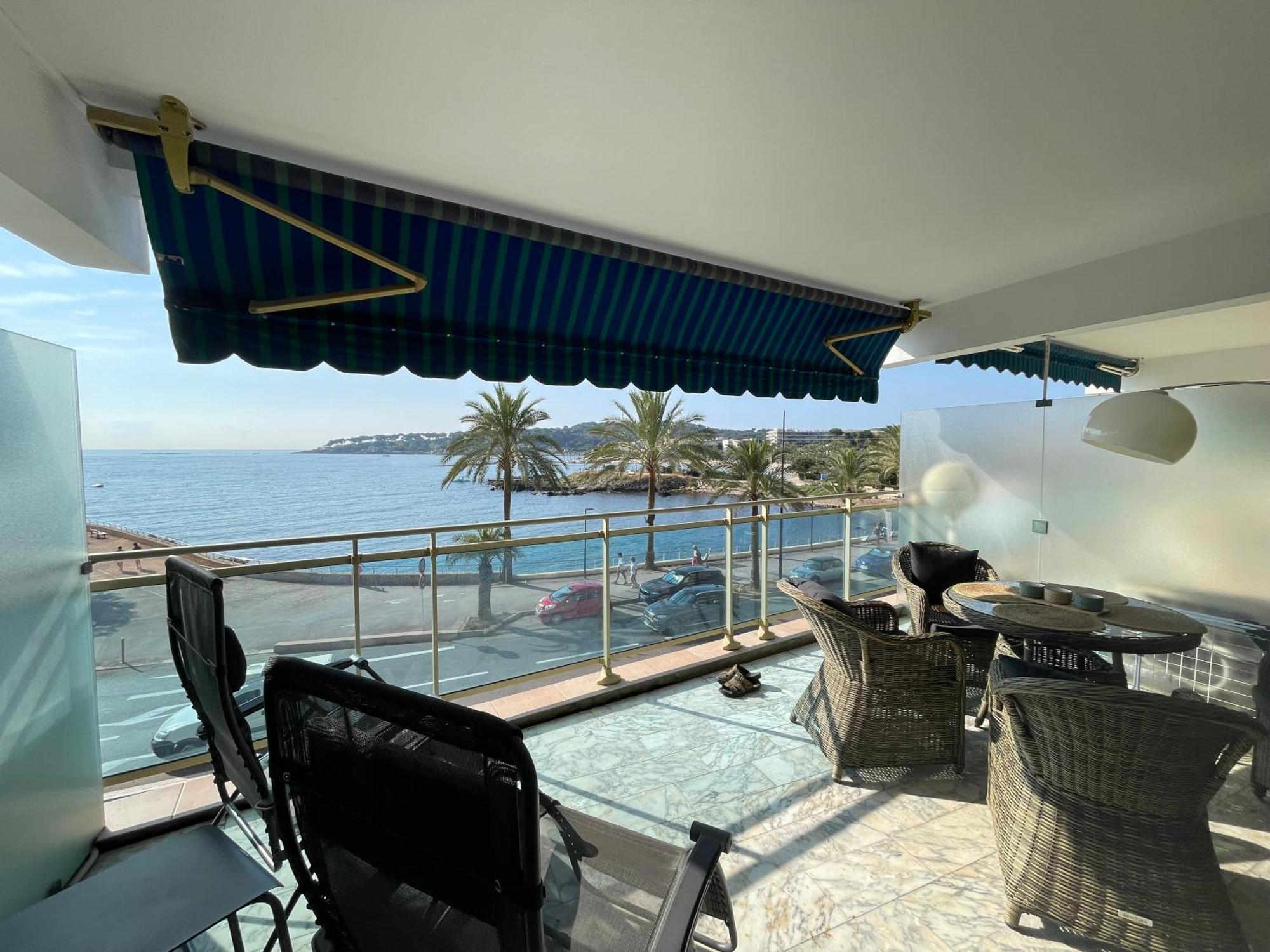 Terrasse En Front De Antibes